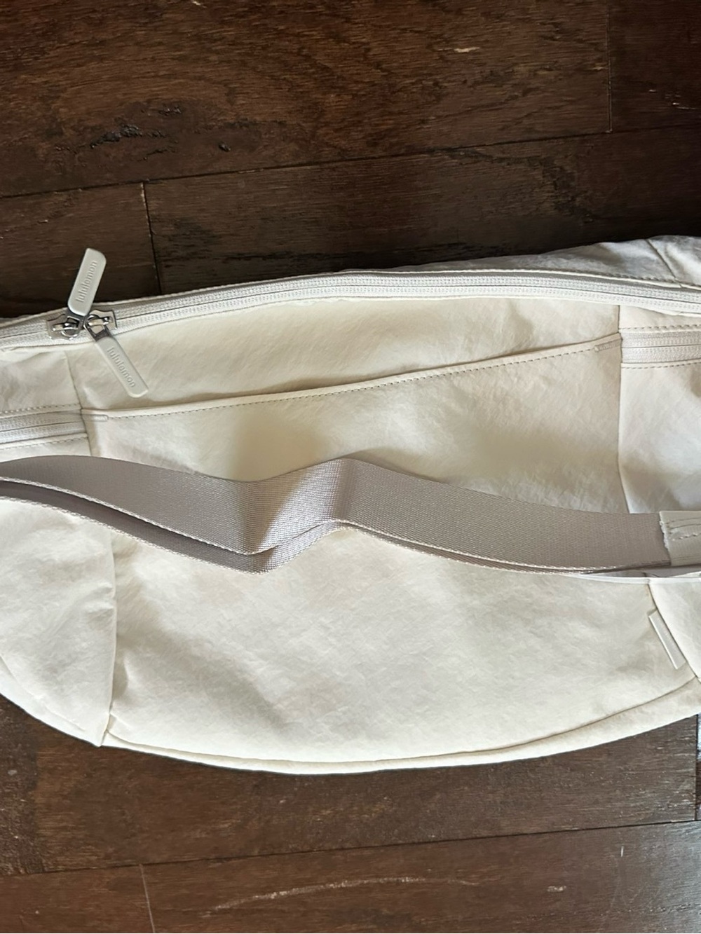 Lululemon Large Slouchy Sling Bag 13L light ivory with silver-NWT - Picture 12 of 16